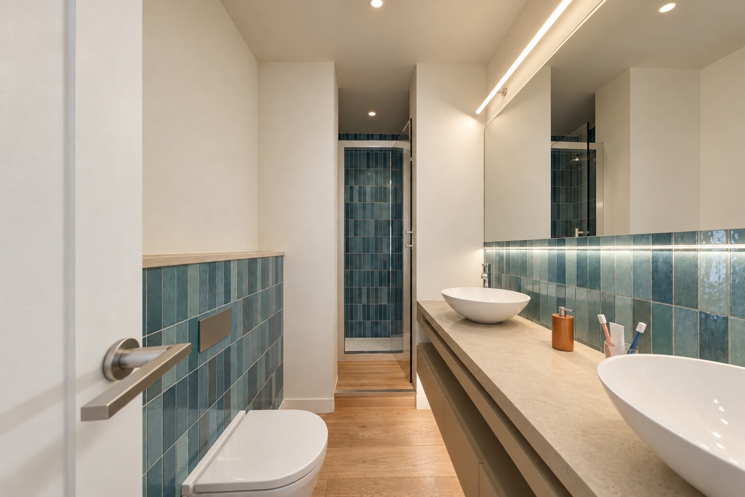 Bathroom of the main bedroom