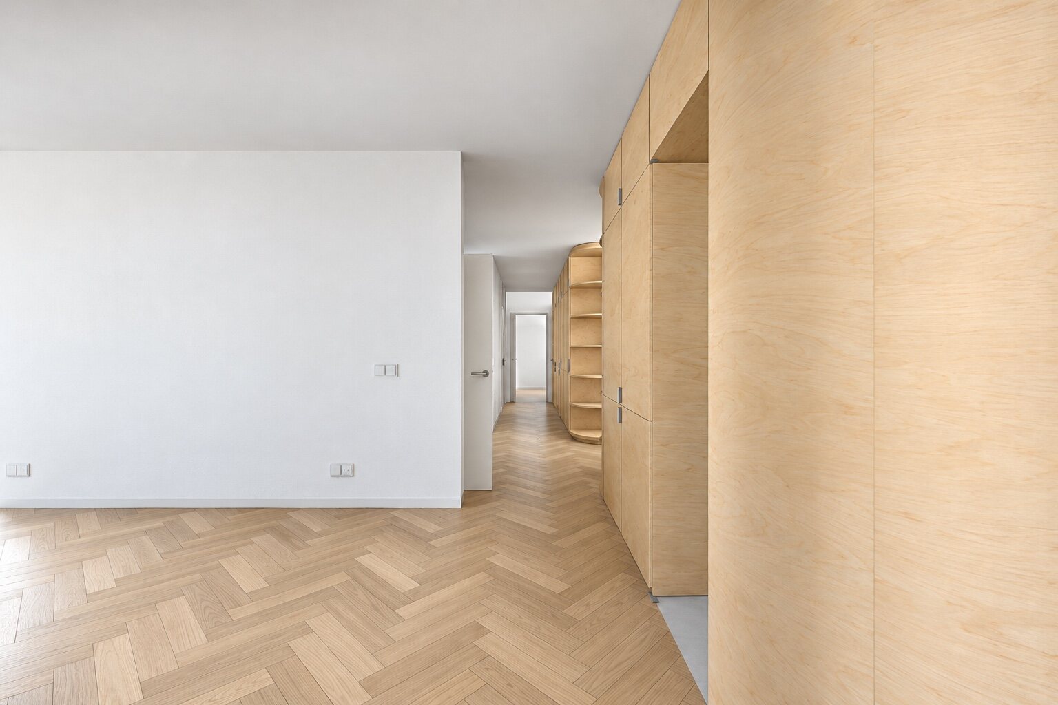 Sliding door open: the day area joins the hall
